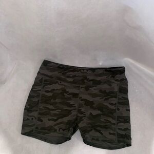 Camo scrunch bottom shorts size large